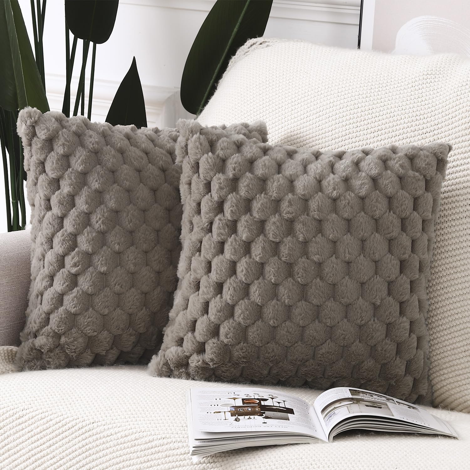 Faux Wool Cushion Covers Set of 2 - Taupe 60x60 cm-image-5ca2be7a-f3af-48ff-9b4f-03ea3f4b4196-122058