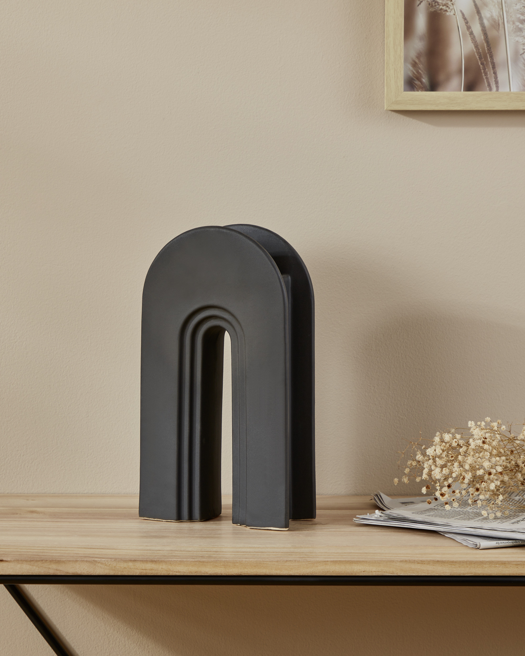 IZUMO Ceramic Vase – Black-image-b9f62035-c363-4da5-932d-ac805f23139b-169680