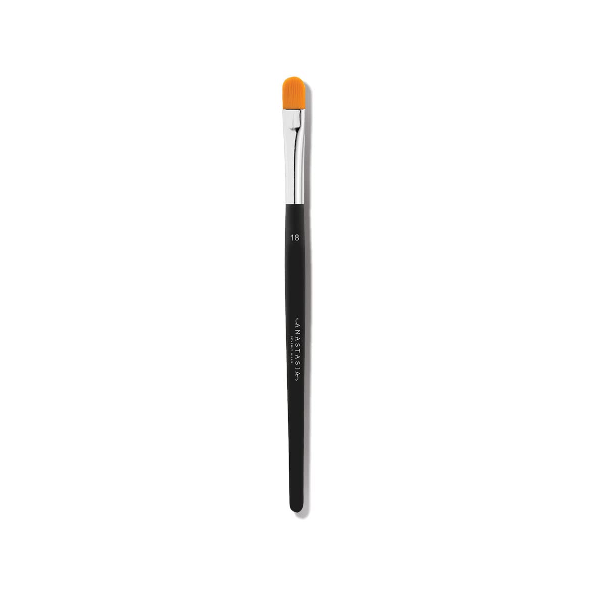 Concealer & Brow Brush - #18-image-f9a5fc31-c6ed-47f2-ac42-f86b93035149-126084