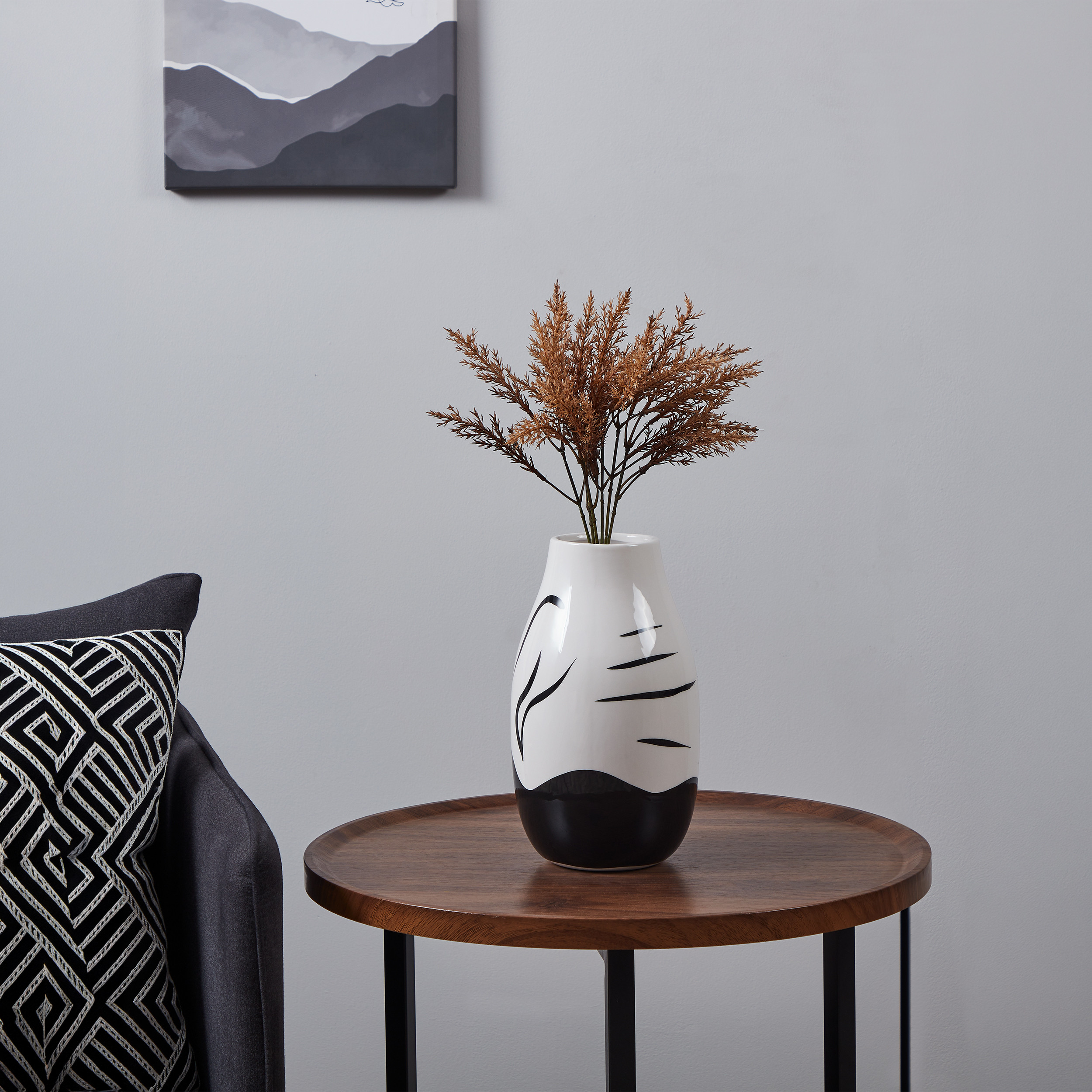 YUZAWA Ceramic Vase – Black & White 260mm-image-1f62a673-4e06-441e-9e0c-17cdc639b28f-169629