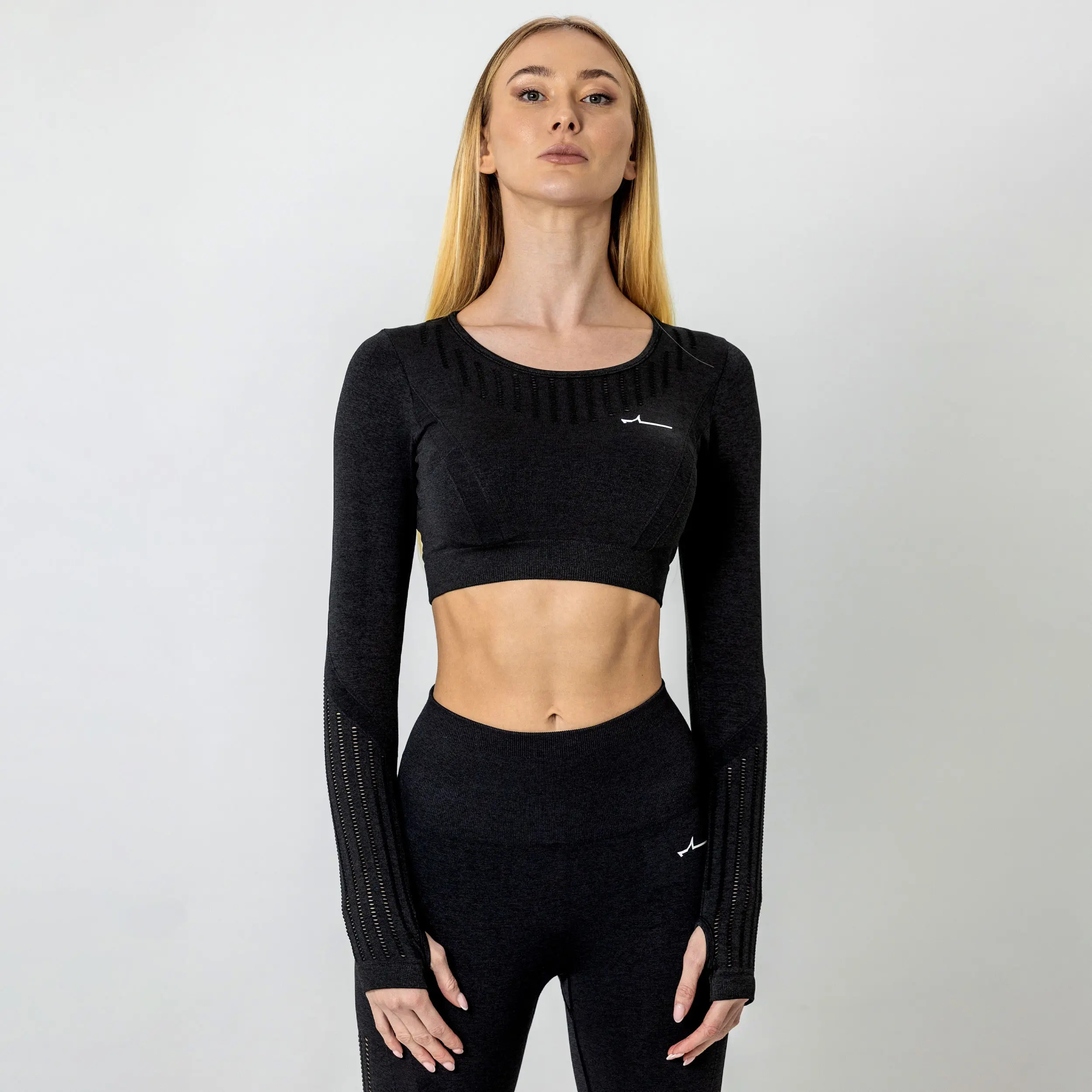Forza Naadloze Crop Top - Midnight Black - Small-image-f538e163-daa0-44a6-9192-60961603d2e5-3631
