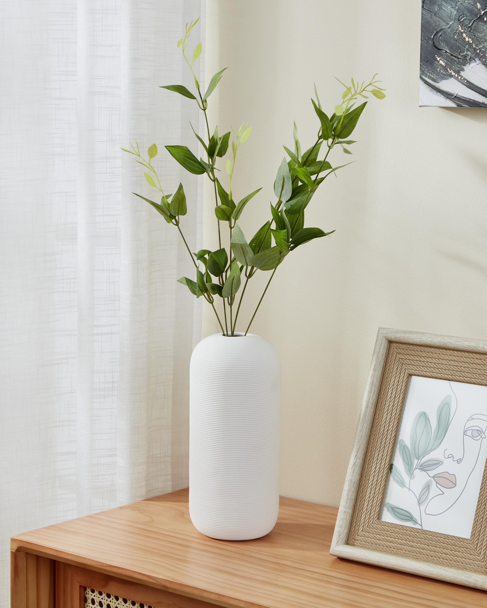 MITANE Ceramic Vase – White (Large)-image-43c0c2ca-0b53-42ca-96a6-e0d2a82b4d12-169648