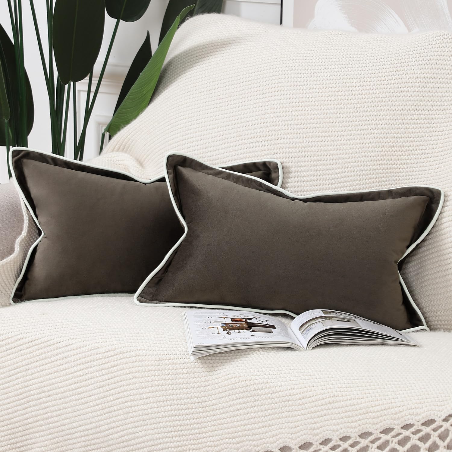 Velvet Fringed Pillow Covers Set of 2 - Dark Taupe 40x80 cm-image-62864e82-ab6c-4693-abbe-cb5052f93e97-122590