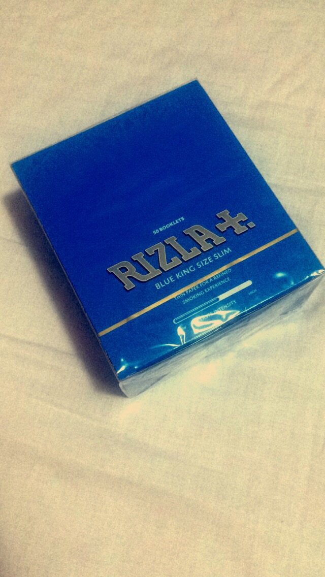 King Size Slim Rolling Papers 50 Pack - Blue King Size Slim-image-6d925e8a-893c-4208-87ba-8b2582152cce-107775