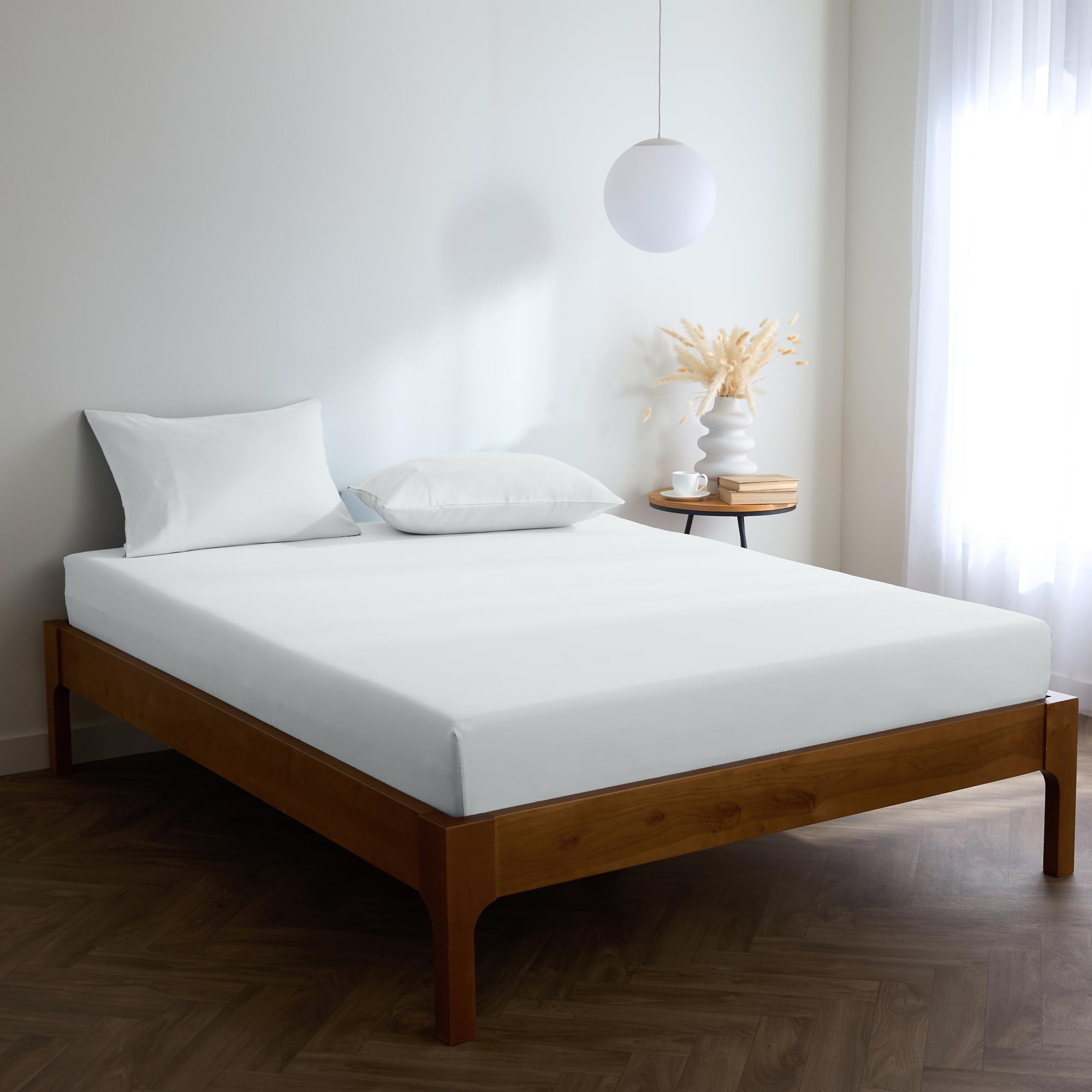 Ultra Soft Double Fitted Sheet 135x190cm - Deep 30cm Pockets, Fade & Wrinkle Resistant, White-image-e0d733b1-600a-43ee-955a-d73514b7940e-2359