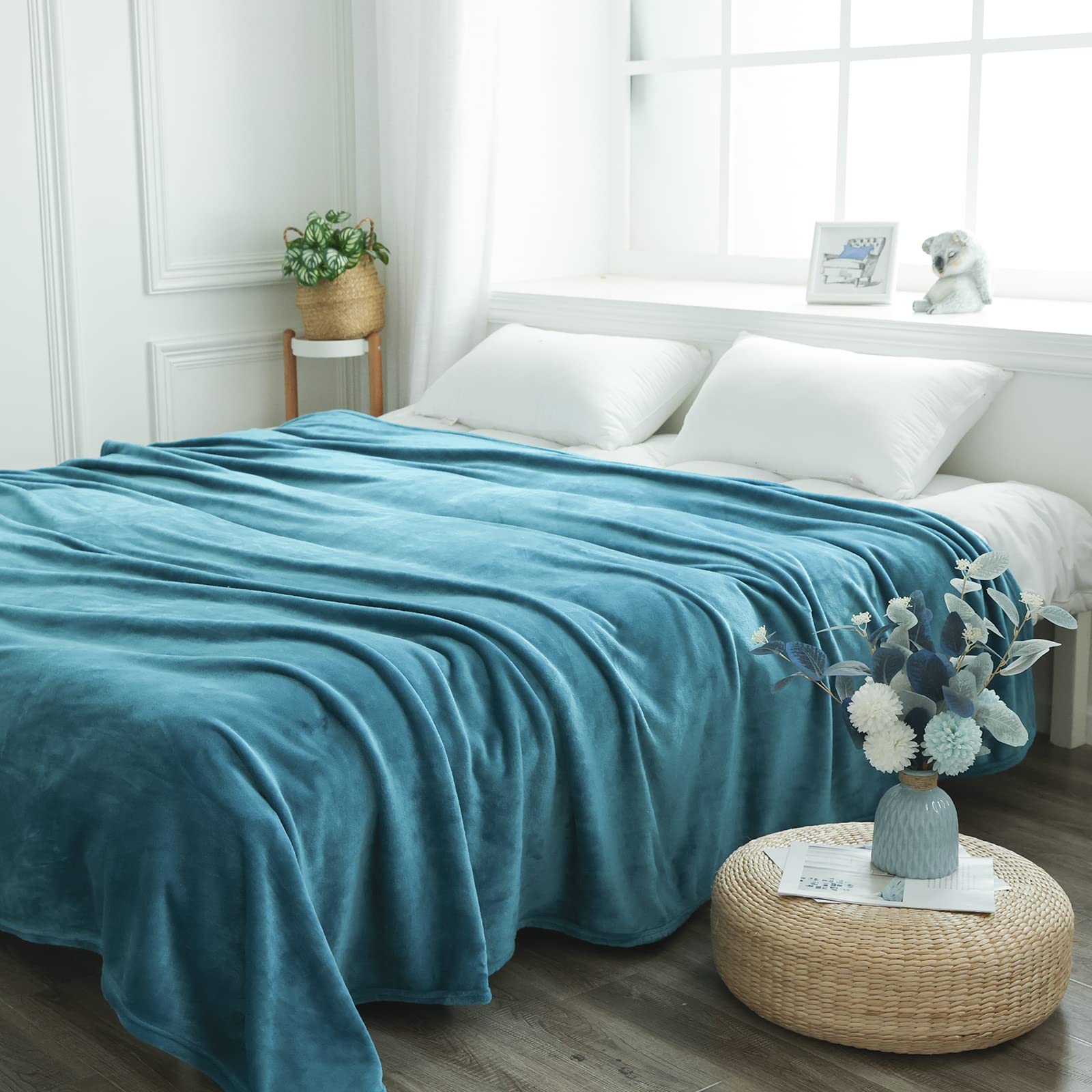 Amazon Bedsure YST Aircraft Fleece Blanket Airplane Blanket